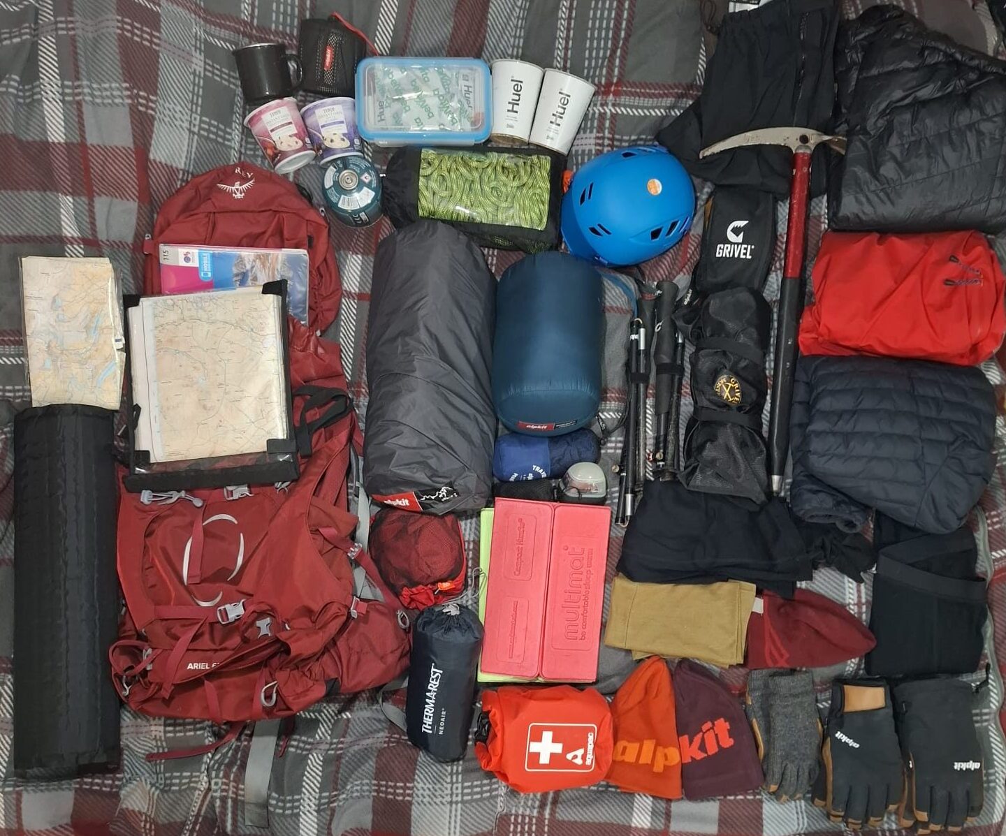 Mountain Leader Kit List – What to carry for a day in the mountains | P600 Mountaineering